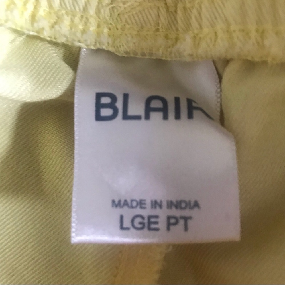 Blair Yellow Women's Capris with Side Lace-Up Detail NWOT Large PT - Picture 3 of 3